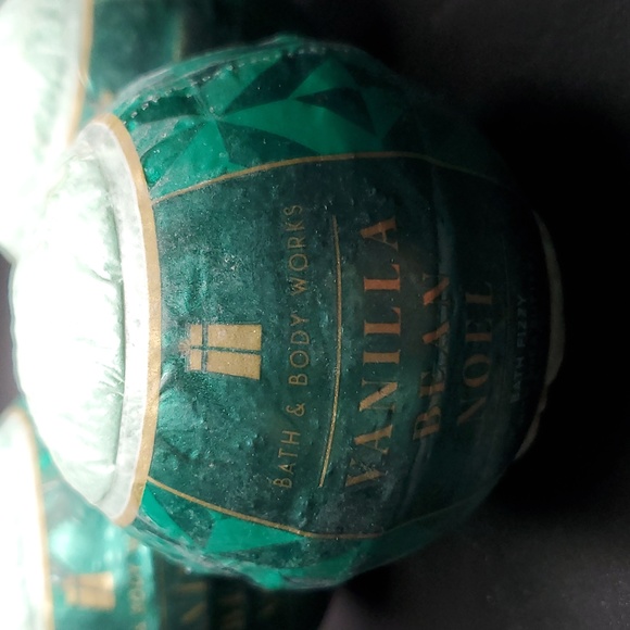 3pc Bath & Body Works Vanilla Bean Noel Bath Fizzy - NEW!! - Picture 2 of 2